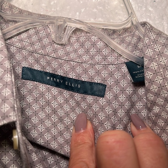 Perry Ellis, 100% cotton grey button front shirt with front pockets size medium - Picture 3 of 6